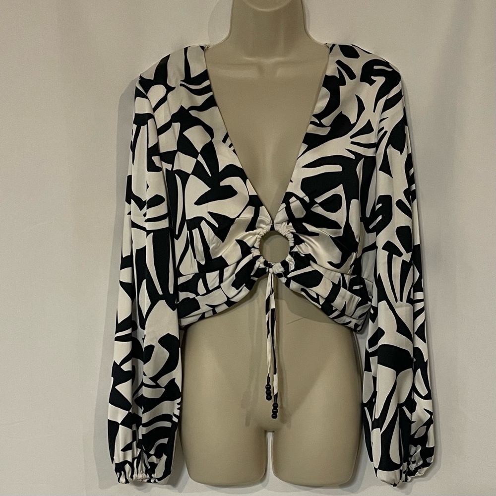 Caroline Constas Geometric Knot Hole Cropped Long Sleeve Blouse - Picture 3 of 10